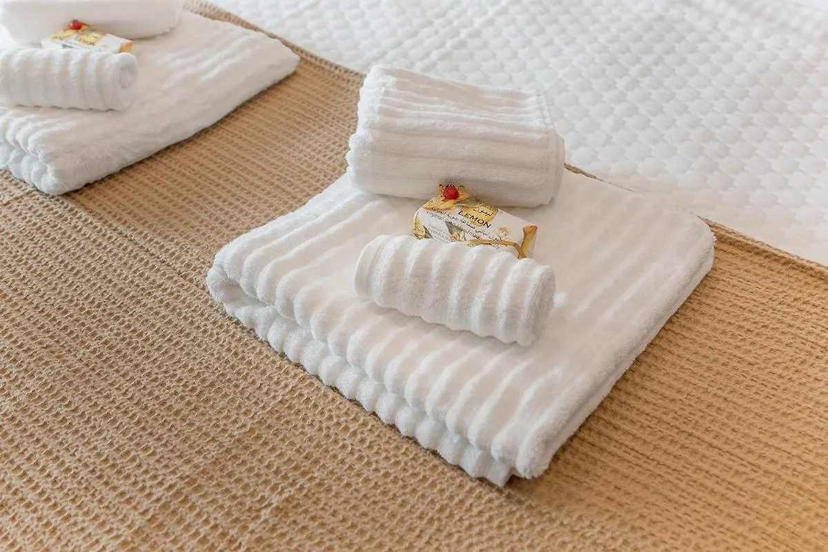 Skyline Retreat Sleeps 4 With Rooftop Pool-Dubai Marina Apartment United Arab Emirates