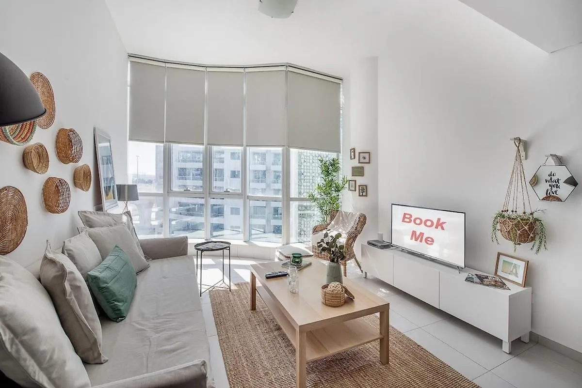 Skyline Retreat Sleeps 4 With Rooftop Pool-Dubai Marina Apartment